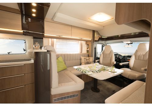 Low Profile Motorhome DETHLEFFS 4 travel T 7116-4 modelo 2017 en Sale Occasion