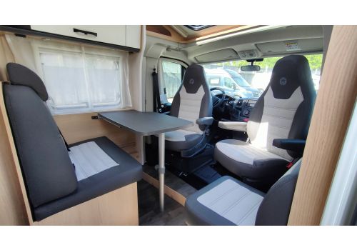Low Profile Motorhome SUNLIGHT V60 en Sale Occasion