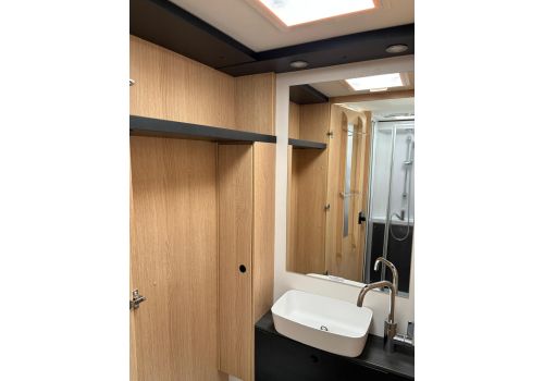 Low Profile Motorhome SUNLIGHT T 680 en Sale Occasion