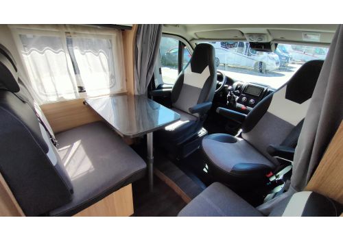 Low Profile Motorhome SUNLIGHT V60 en Sale Occasion