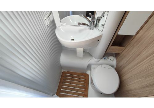 Low Profile Motorhome SUNLIGHT V60 en Sale Occasion
