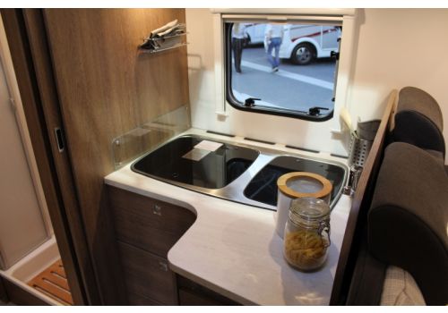 Low Profile Motorhome DETHLEFFS Dethleffs Trend T 6767 modelo 2018 en Sale Occasion