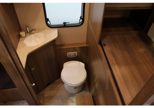 Low Profile Motorhome DETHLEFFS Dethleffs Trend T 6767 modelo 2018 en Sale Occasion