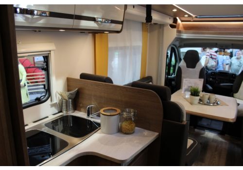 Low Profile Motorhome DETHLEFFS Dethleffs Trend T 6767 modelo 2018 en Sale Occasion