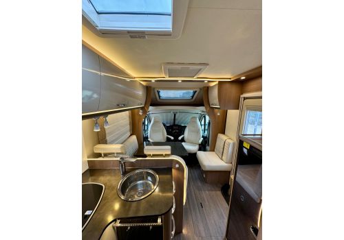 Low Profile Motorhome BURSTNER Lyseo Privilege T 700 en Sale Occasion