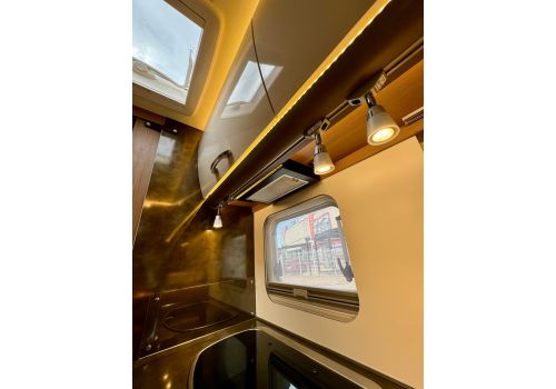 Low Profile Motorhome BURSTNER Lyseo Privilege T 700 en Sale Occasion