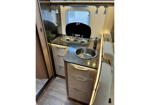Low Profile Motorhome BURSTNER Lyseo Privilege T 700 en Sale Occasion