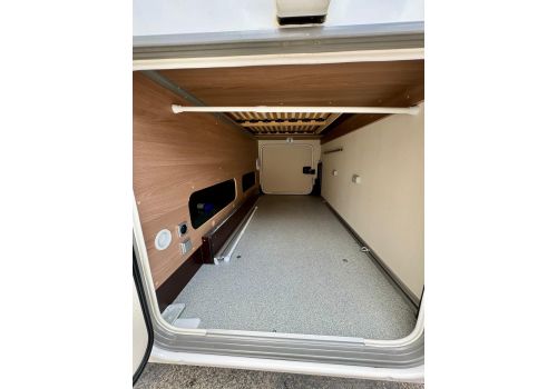 Low Profile Motorhome BURSTNER Lyseo Privilege T 700 en Sale Occasion