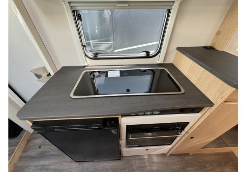 Low Profile Motorhome SUNLIGHT V69 en Rent