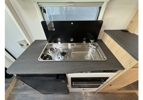 Low Profile Motorhome SUNLIGHT V69 en Rent
