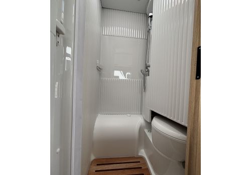 Low Profile Motorhome SUNLIGHT V69 en Rent