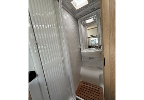Low Profile Motorhome SUNLIGHT V60 Modelo 2024 en Catalog