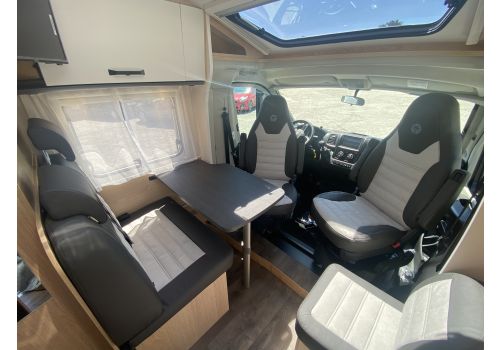Low Profile Motorhome SUNLIGHT V60 en Sale Occasion