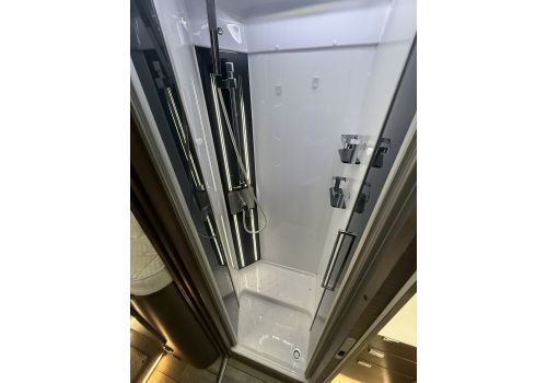 Integral Motorhome MOBILVETTA Desing 8 K Yacht Tekno en Sale Occasion
