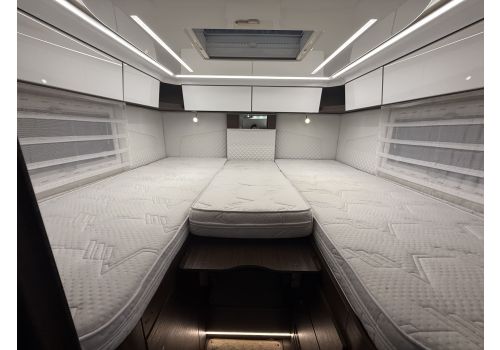 Integral Motorhome MOBILVETTA Desing 8 K Yacht Tekno en Sale Occasion