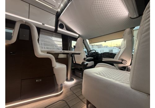 Integral Motorhome MOBILVETTA Desing 8 K Yacht Tekno en Sale Occasion