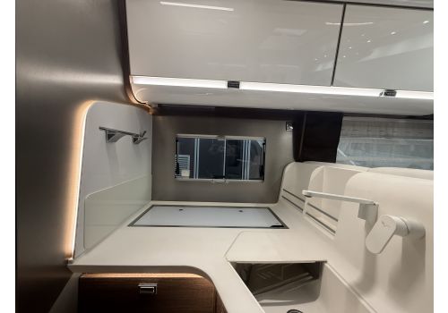 Integral Motorhome MOBILVETTA Desing 8 K Yacht Tekno en Sale Occasion