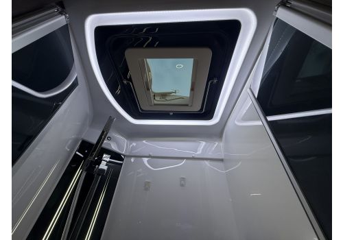 Integral Motorhome MOBILVETTA Desing 8 K Yacht Tekno en Sale Occasion