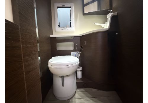 Integral Motorhome MOBILVETTA Desing 8 K Yacht Tekno en Sale Occasion