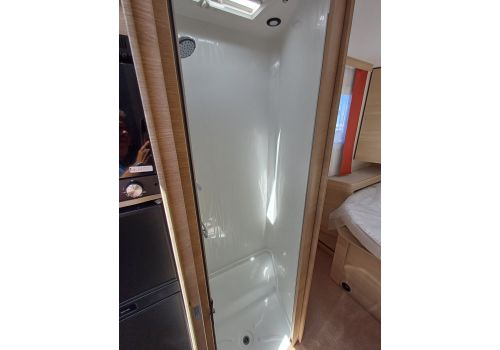 Low Profile Motorhome RAPIDO 696F en Sale Occasion