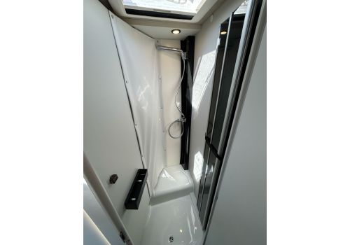 Low Profile Motorhome MOBILVETTA Kea Kompakt 64 en Rent