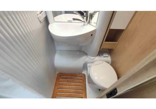 Low Profile Motorhome SUNLIGHT V60 en Sale Occasion