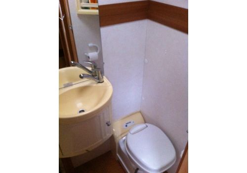 Capuchina Motorhome CARADO A-241 en Sale Occasion