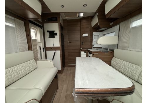 Low Profile Motorhome RAPIDO 696 F en Catalog