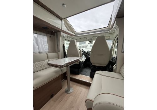 Low Profile Motorhome RAPIDO 696 F en Catalog