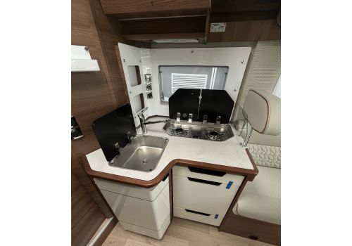 Low Profile Motorhome RAPIDO 696 F en Catalog