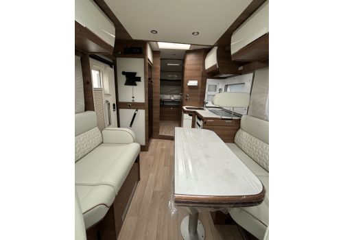 Low Profile Motorhome RAPIDO 696 F en Catalog