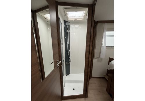 Low Profile Motorhome RAPIDO 696 F en Catalog