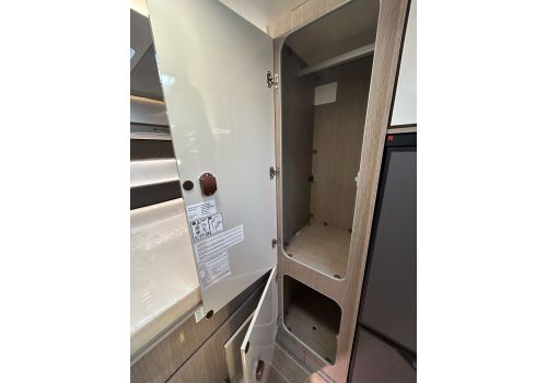 Low Profile Motorhome ROLLER TEAM ZEFIRO 295 TL en Sale Occasion