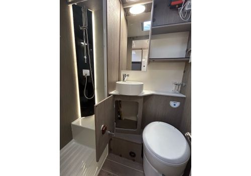 Low Profile Motorhome ROLLER TEAM ZEFIRO 295 TL en Sale Occasion