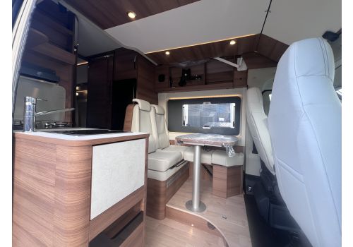 Camper Van RAPIDO V65 XL modelo 2025 en Sale Occasion