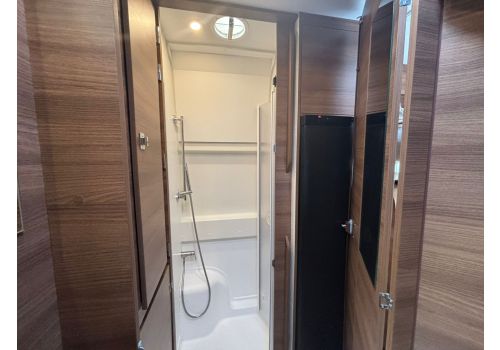 Camper Van RAPIDO V65 XL modelo 2025 en Sale Occasion