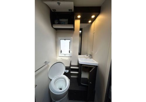 Low Profile Motorhome ROLLER TEAM Kronos 284 TL en Sale Occasion