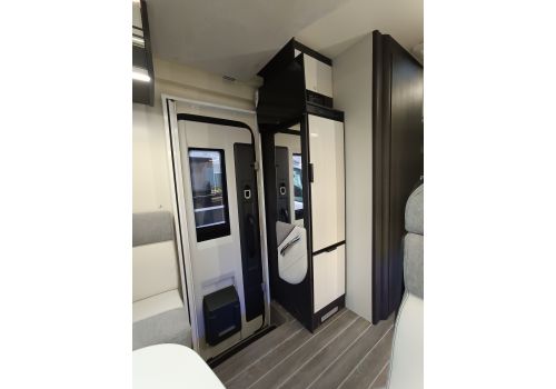 Low Profile Motorhome ROLLER TEAM Kronos 265 TL en Sale Occasion