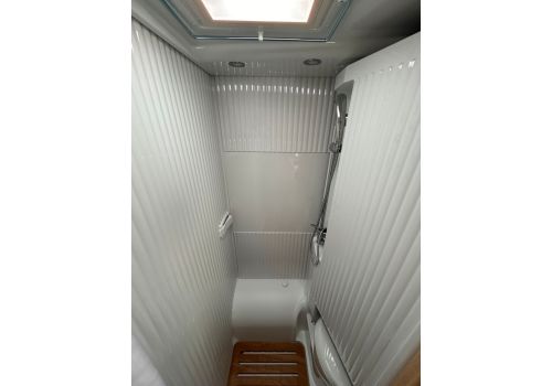 Low Profile Motorhome SUNLIGHT V66 en Rent