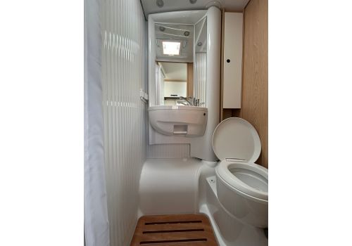 Low Profile Motorhome SUNLIGHT V66 en Rent