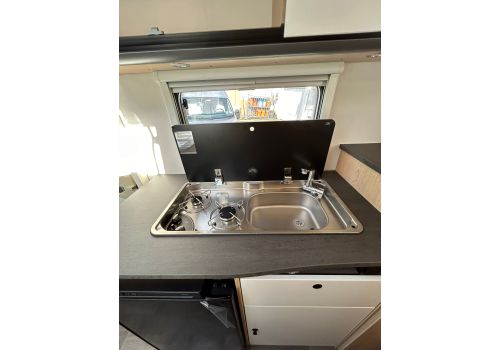 Low Profile Motorhome SUNLIGHT V66 en Rent