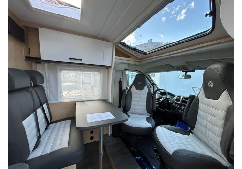 Low Profile Motorhome SUNLIGHT V66 en Rent