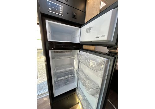 Low Profile Motorhome SUNLIGHT T69 LC Modelo 2024 Adventure Edition en Sale Occasion