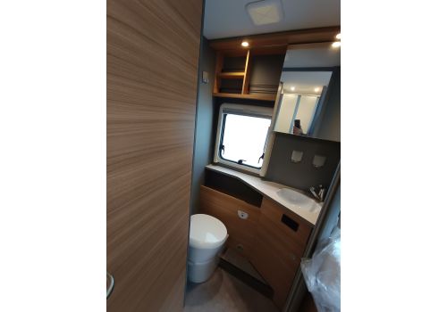 Low Profile Motorhome DETHLEFFS 90 Just T 7052 EB en Sale Occasion