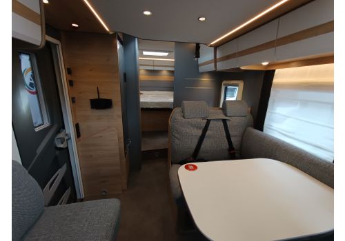 Low Profile Motorhome DETHLEFFS Camp T 7052 DBM en Rent