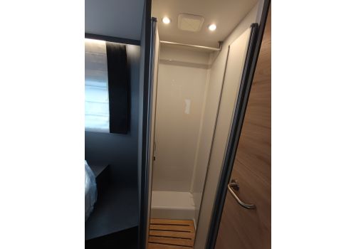 Low Profile Motorhome DETHLEFFS Camp T 7052 DBM en Rent