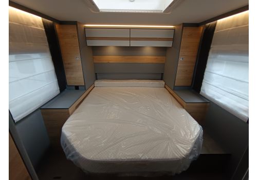 Low Profile Motorhome DETHLEFFS Camp T 7052 DBM en Rent