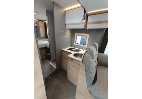 Low Profile Motorhome DETHLEFFS Camp T 7052 DBM en Rent