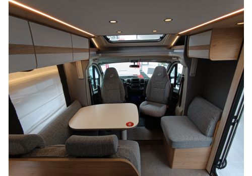 Low Profile Motorhome DETHLEFFS Camp T 7052 DBM en Rent
