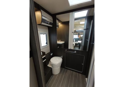 Low Profile Motorhome ROLLER TEAM Kronos 234 TL en Sale Occasion